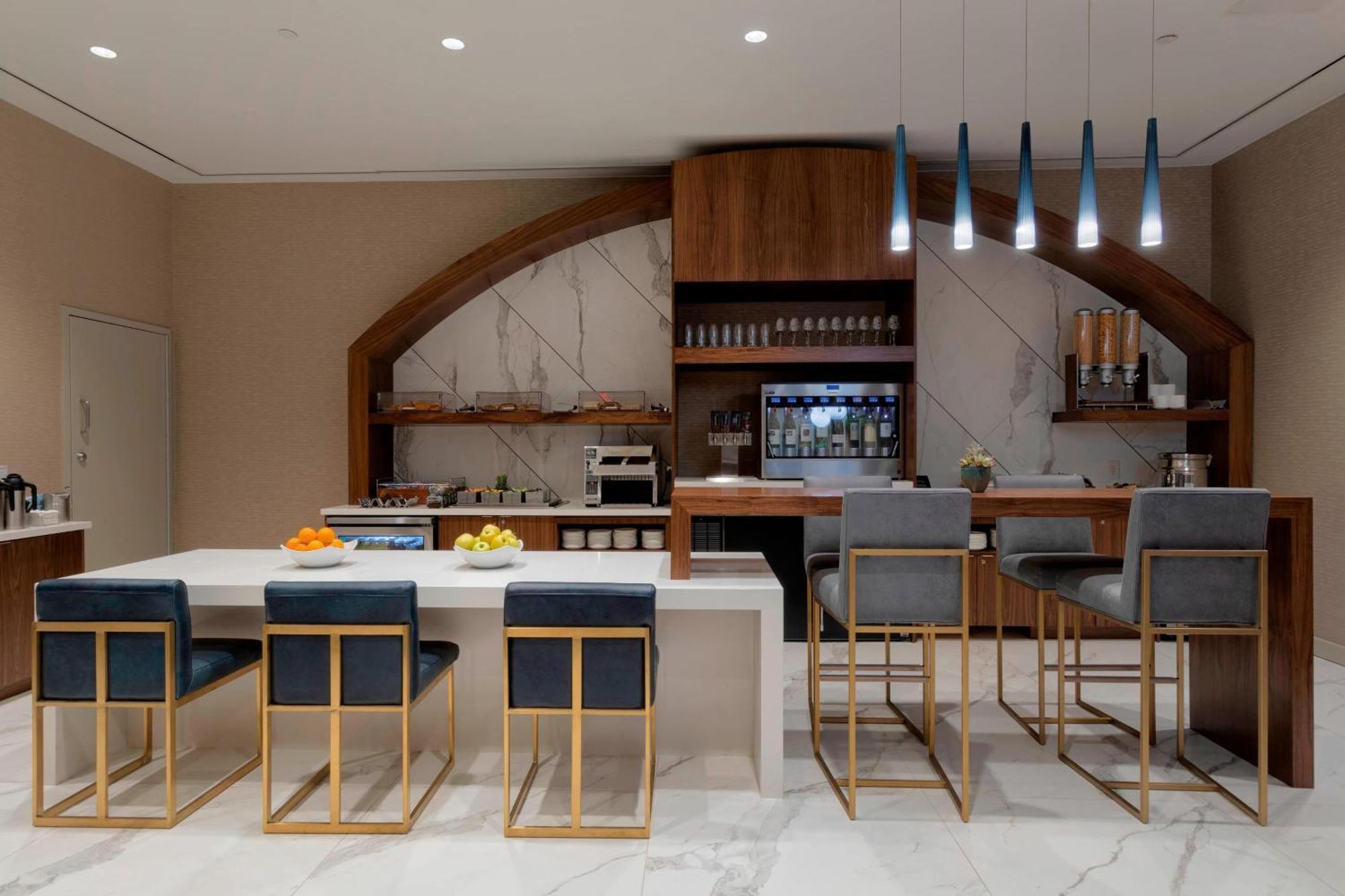 Отель Atlanta Marriott Northeast/Emory Area Экстерьер фото