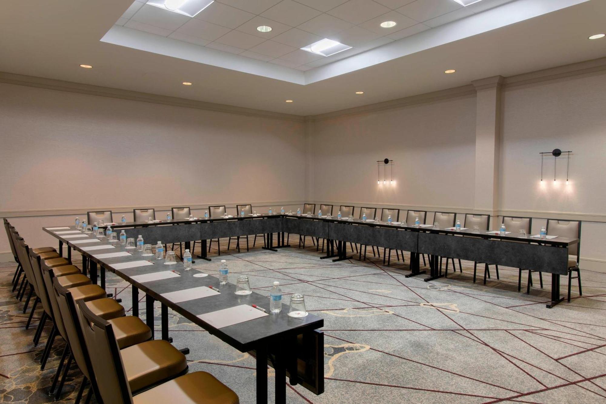 Отель Atlanta Marriott Northeast/Emory Area Экстерьер фото