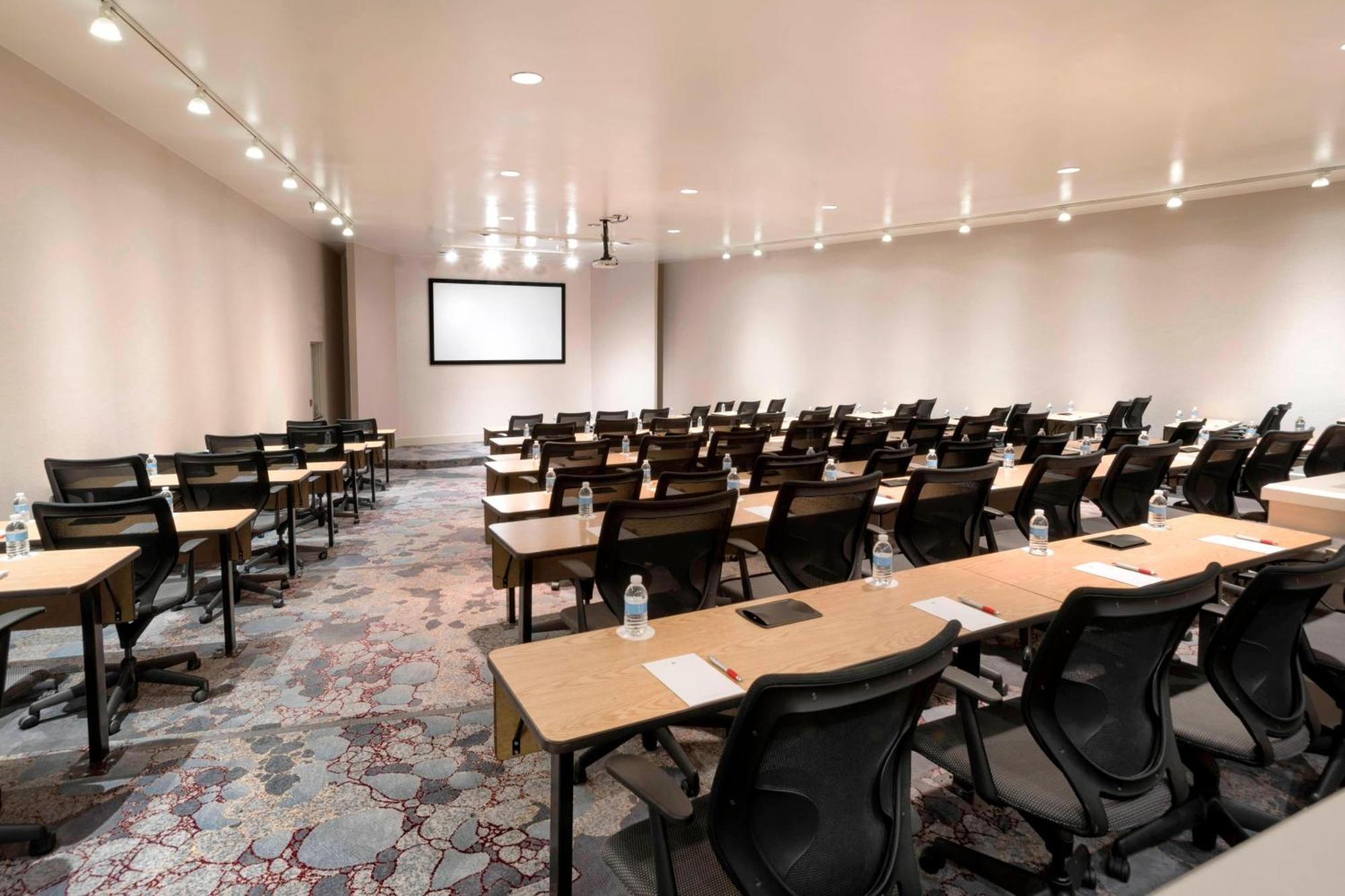 Отель Atlanta Marriott Northeast/Emory Area Экстерьер фото